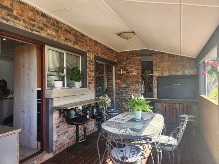 4 Bedroom Property for Sale in Rooi Rivier Rif Western Cape